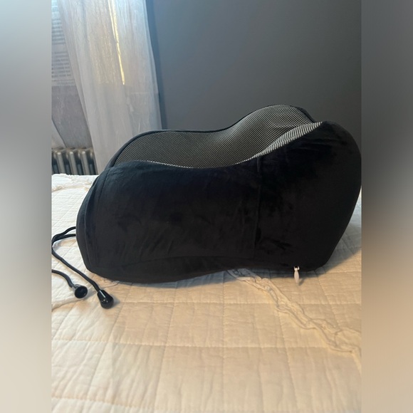 Memory Form Travel Pillow + Bag - Picture 7 of 7